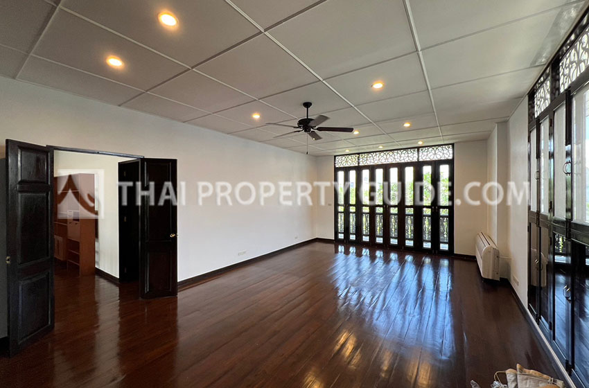 House with Private Pool in Sukhumvit 